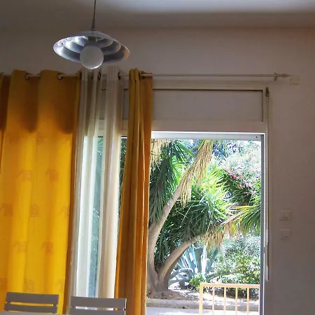 Grand Studio-loft-grand Parking-climatise-proche Centre Apartmán Ajaccio (Corsica)