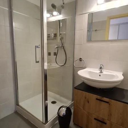 Grand Studio-loft-grand Parking-climatise-proche Centre