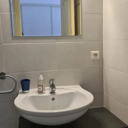 Grand Studio-loft-grand Parking-climatise-proche Centre