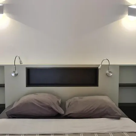 Apartment Grand Studio-loft-grand Parking-climatise-proche Centre *