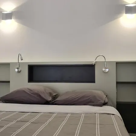 Apartment Grand Studio-loft-grand Parking-climatise-proche Centre