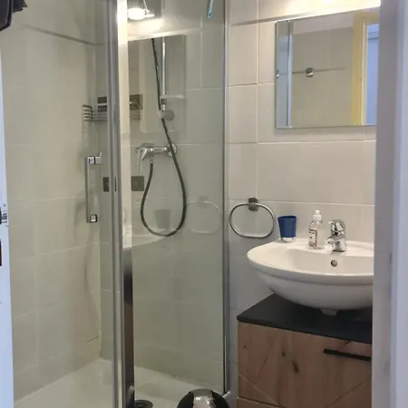 Apartment Grand Studio-loft-grand Parking-climatise-proche Centre *