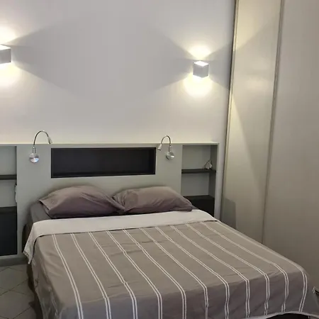 Apartment Grand Studio-loft-grand Parking-climatise-proche Centre *