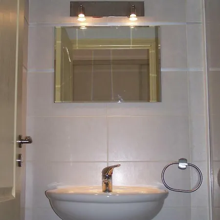 Grand Studio-loft-grand Parking-climatise-proche Centre *