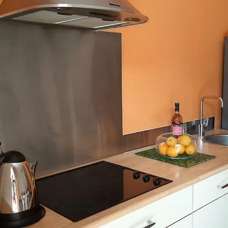 Grand Studio-loft-grand Parking-climatise-proche Centre Apartment
