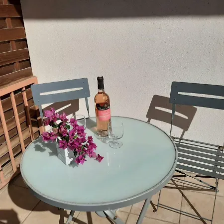 Grand Studio-loft-grand Parking-climatise-proche Centre *