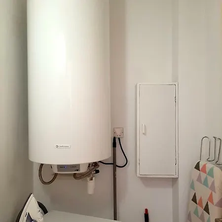 Grand Studio-loft-grand Parking-climatise-proche Centre Lejlighed *